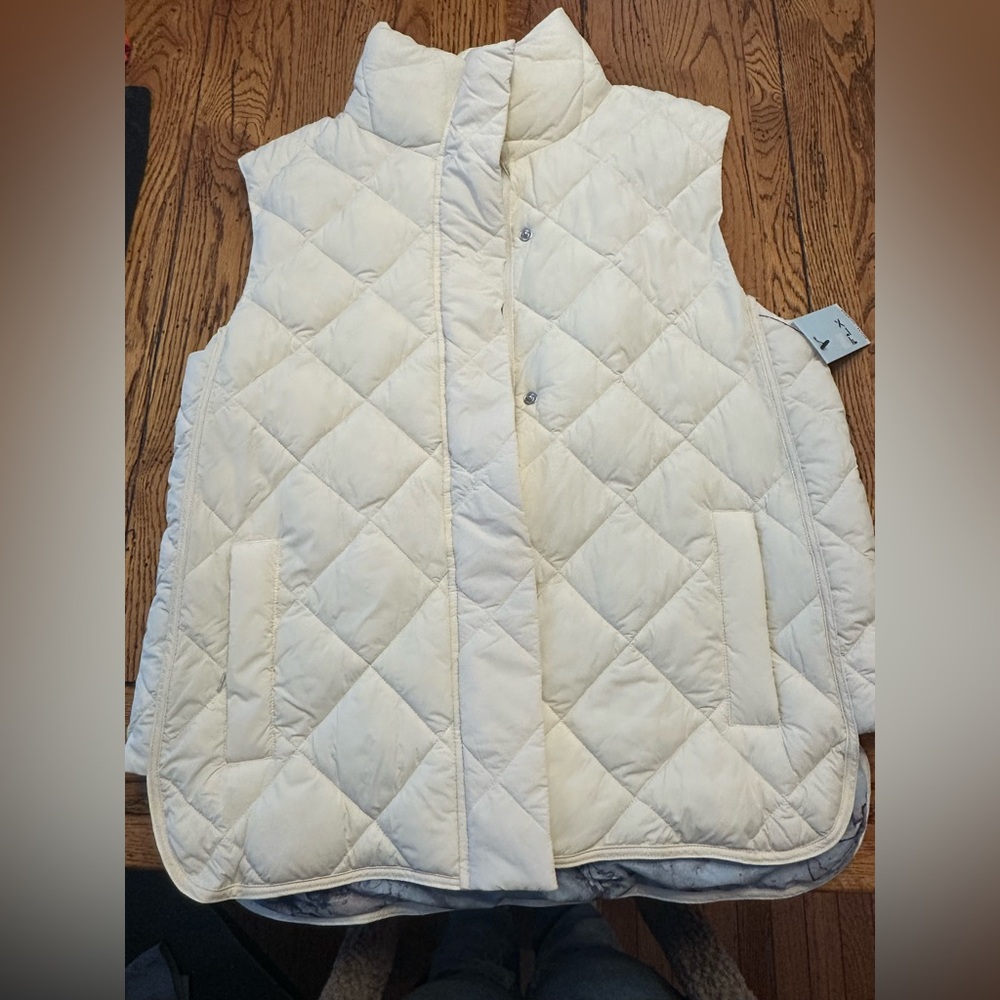 Offwhite puffer vest size m